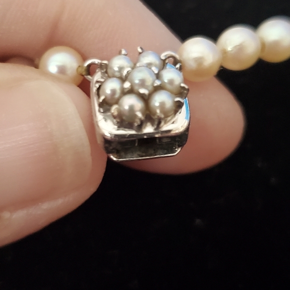 Pearl Necklace w/ Wht Gold Clasp 16" 1960s Vintage - Picture 4 of 10
